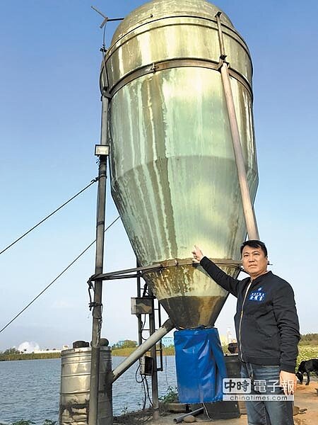 
監察院要求魚介承購人在今年3月15日前拆除飼料桶和水車，否則就不和承購人續約。（葉臻攝）
 