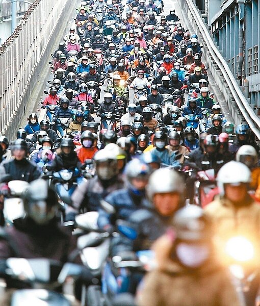 為降低機車事故，行政院補助125CC以下機車配備ABS或CBS。 圖／聯合報系資料照片