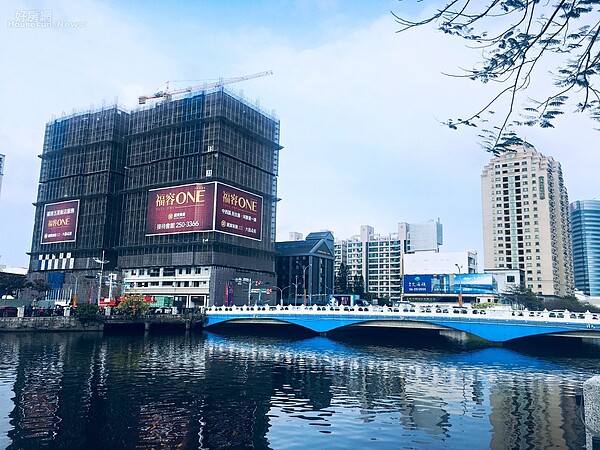 麗寶建設北軍南下,在台南安平運河旁推出大樓建案「福容ONE」。 楊欽亮 攝