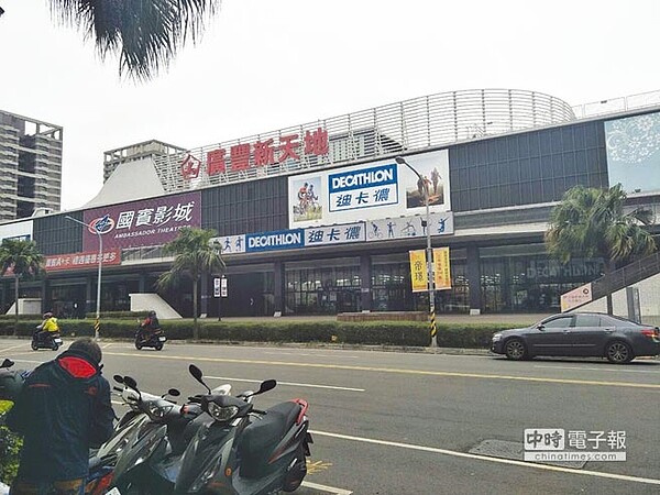 八德擴大重劃區除有八德區公所商圈、興仁夜市等舊市區機能,也可至介壽路商圈,大潤發、廣豐新天地,滿足採買需求。圖/東森房屋八德介壽加盟店提供