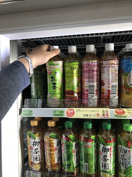 日本綠茶飲料市場領導品牌伊藤園お~いお茶(Oi Ocha)今年再出招,伊藤園將綠茶櫻花限定版帶來台灣了。報系資料照