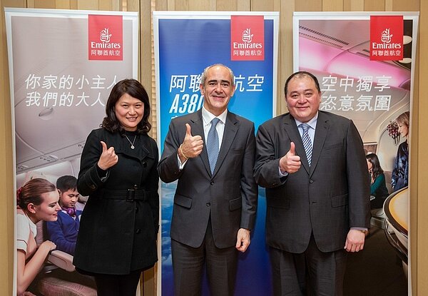 阿聯酋航空台灣業務經理黃慧敏(左起)、阿聯酋航空香港、廣州及台灣副總裁高豐年、阿聯酋航空Skycargo貨運經理高鎮河。圖/阿聯酋航空提供