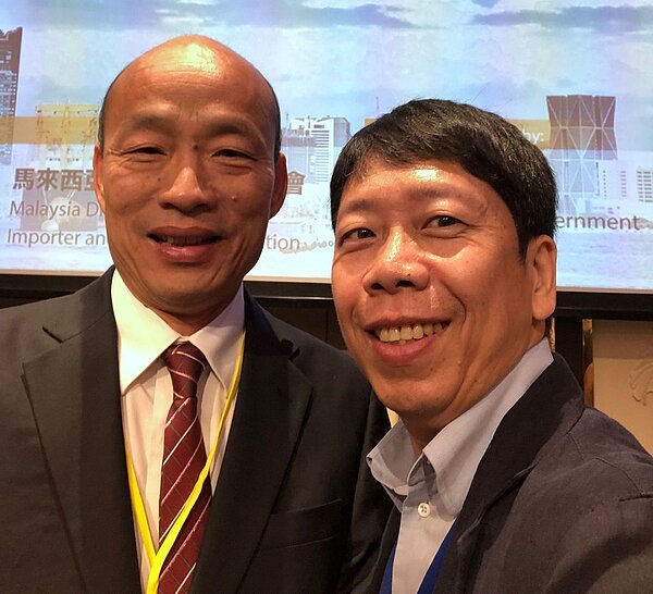 高雄市議員黃紹庭(右)認為台北市長柯文哲和高雄市長韓國瑜(左)在此連續假期未見面,與總統大選的話題不無關係。圖/高雄市議員黃紹庭提供