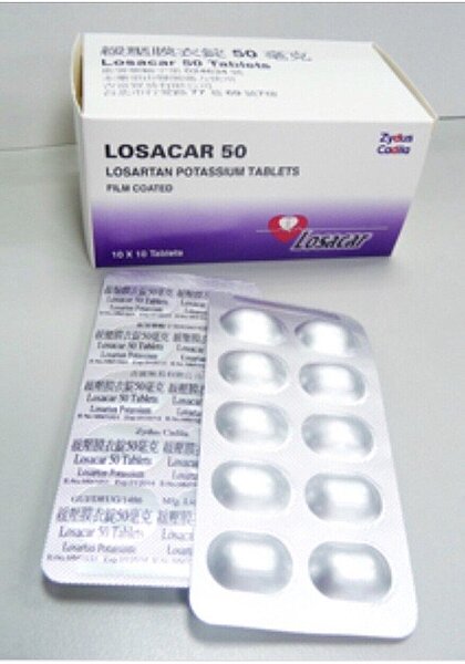 衛福部食藥署(TFDA)2日獲美國FDA通知,印度原料藥廠生產的原料查出有第三種致癌不純物NMBA,圖為台廠受污染產品及包裝外觀。食藥署/提供