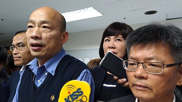 台北市長柯文哲認為和高雄市長韓國瑜(左二)友情沒變,還說他發現和韓國瑜「我們兩個都在做我們自己」。韓國瑜受訪說,「對,我們自己做自己,把自己該做的事做好」。記者蔡孟妤/攝影