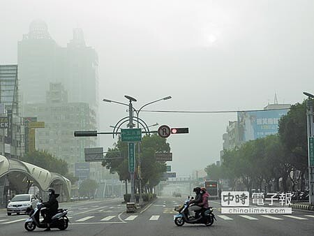 台中市日前空汙嚴重!市長盧秀燕上任後急於整治空汙;絕不讓中部人飽受空汙荼毒!(陳世宗攝)