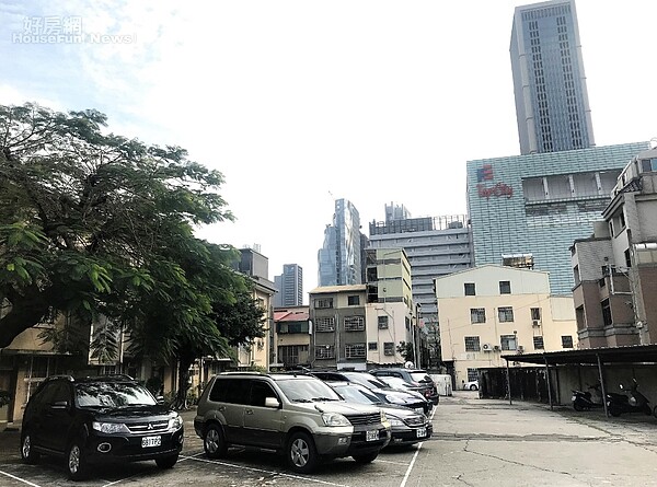 國內雨衣龍頭廠商達新工業表示,公開標售的土地和建物,就位於台中大遠百附近。照片CBRE世邦魏理仕提供