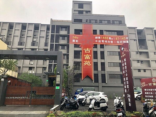 美中貿易戰開打,促使不少南投籍台商回鄉投置建廠,擁有多重豐富公設的「吉富苑」,成了年初以來南投市區詢問度最熱的別墅案。記者宋健生/攝影