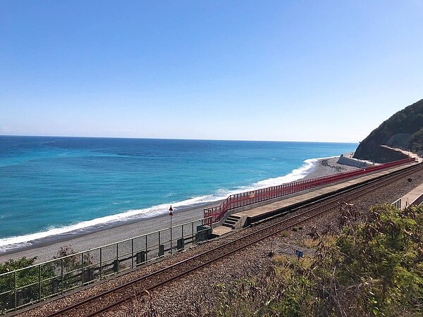 多良車站觀景台有安全疑慮，封閉3個月進行整修工程。圖／讀者提供多良車站觀景台有安全疑慮，封閉3個月進行整修工程。圖／讀者提供