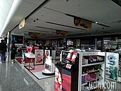 桃機上午兩度停電　旅客一度受困一航電梯