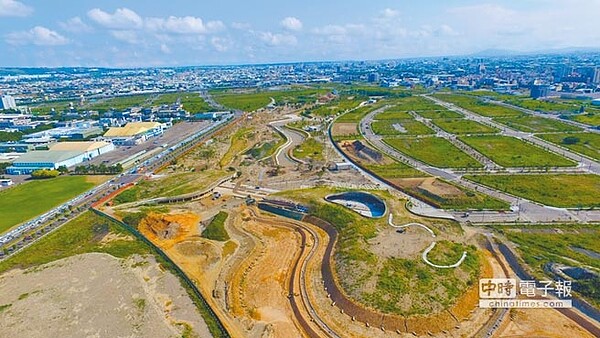 藍綠議員都關切延宕15年遲未開發的水湳經貿園區，未來定位何去何從？台中市長盧秀燕8日表示，要重新定位，只要是很好的建設，她都支持。（台中市府提供）