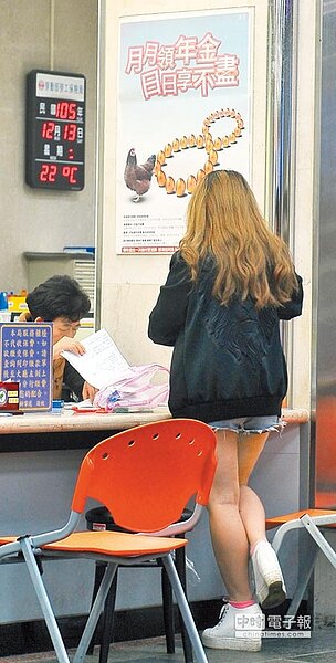 衛福部擬讓無工作持有居留證外配、陸配自由加保國民年金保險。(本報資料照片)