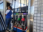 又碰上亞鄰最低價！中油汽油1.1元「應漲不漲」