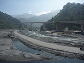 高雄茂林聯外道　得樂日嘎大橋4月底可通