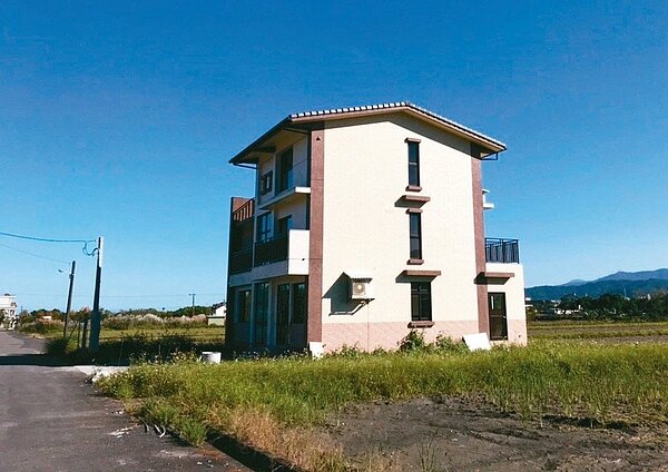 農委會擬明定興建農舍須臨側臨路，宜蘭民進黨議員認為出入會有危險。 圖／讀者提供