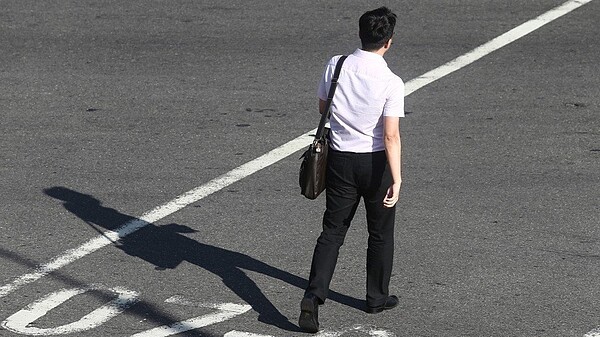 網路瘋傳勞退虧損、勞工帳戶被扣3,700元?(圖/聯合報資料照片)