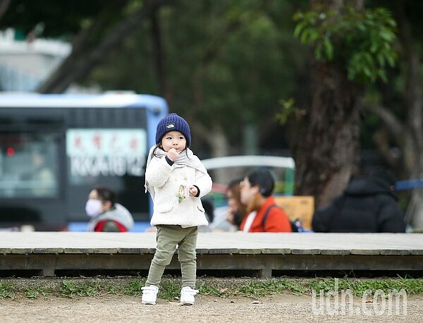 中央氣象局表示,周六東北季風影響,北部及東北部天氣較涼,其他地區早晚亦屬偏涼,各地大多為多雲到晴,降雨不明顯天氣較乾。本報資料照片