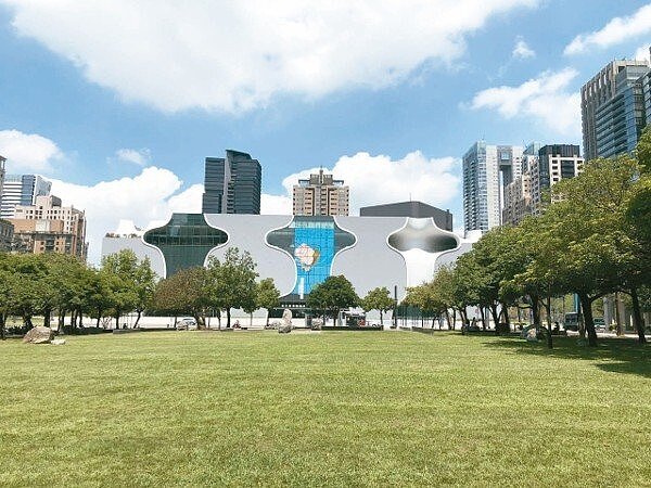 正對台中國家歌劇院的夏綠地公園豪宅群聚,誕生不少豪宅王。 記者宋健生/攝影