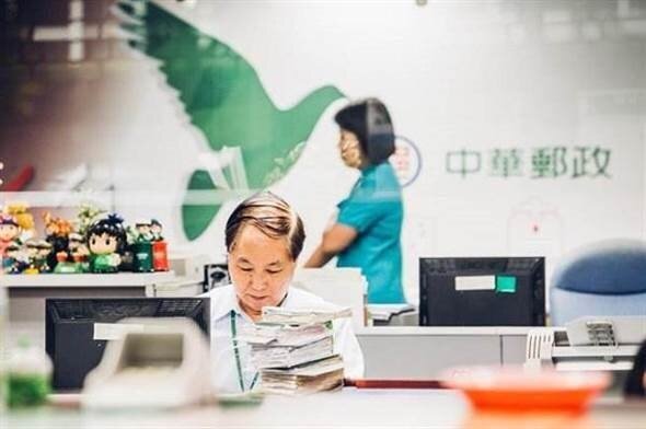 2400多名碩博士搶金飯碗，中華郵政募新血吸3.4萬人報考。