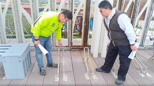 大甲大安自行車道開闢6年設備已損毀老舊。(陳淑娥攝)