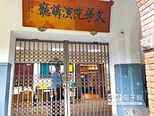 江宜樺重回台大　文學院拉鐵門