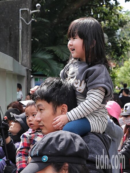 中央氣象局指出,今天高溫將比昨天略為上升,北部及東半部高溫約24至27度,中南部約29、30度,感受上較為溫暖。本報資料照片