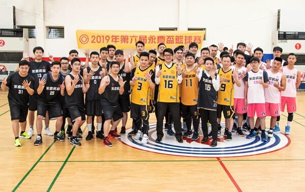 永慶房屋連續六年舉辦永慶房屋盃籃球賽，今年多達22支球隊報名，共超過360位員工熱情響應。（圖／永慶房屋提供）