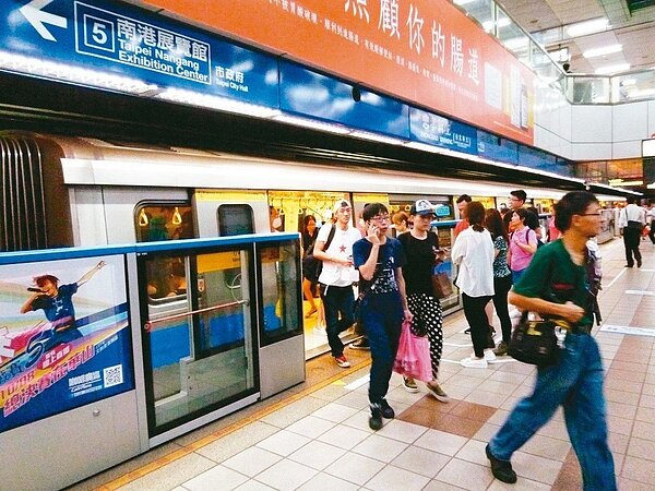 台北東區逐漸沒落，捷運運量也減少。 圖／聯合報系資料照片