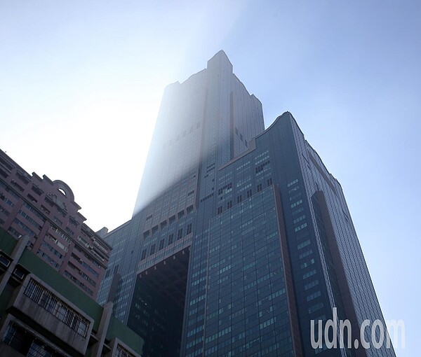 環保署提醒今西半部受到境外汙染影響,沿海地區細懸浮微粒濃度易上升。中南部位在下風處,汙染持續累積。(聯合報報資料照片)