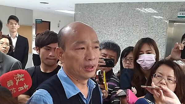 行政院前院長賴清德領表參選總統,並點名希望和高市長韓國瑜(中)來場君子之爭,韓國瑜今被問到會否接招?他說,現在沒有心思去想那麼多。記者蔡孟妤/攝影