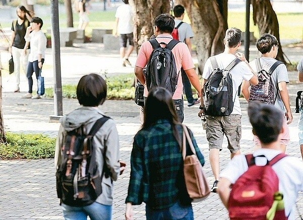 大學甄選入學委員會於三月二十日起，開始受理一○八學年度大學「個人申請」入學報名。圖／聯合報資料照片