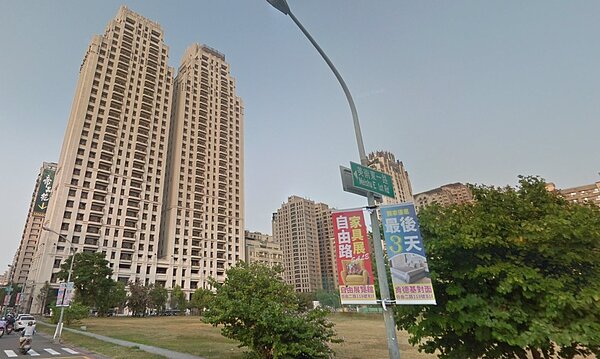高雄農十六雄崗信義美術館 (翻攝google map)