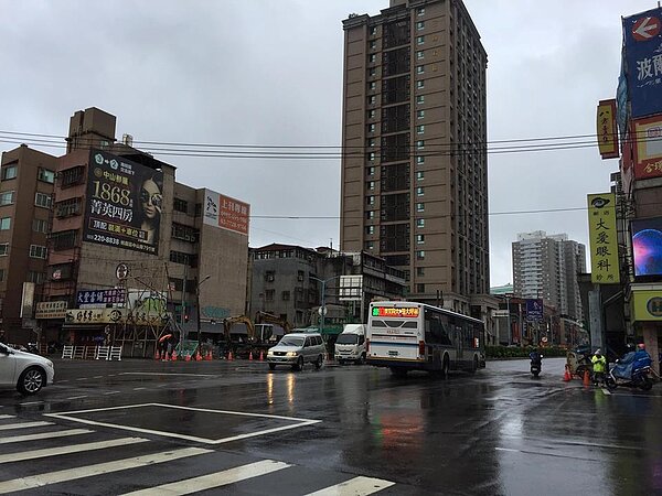 新店文化陸橋拆除後,景觀變得更遼闊。圖/黃靖惠攝