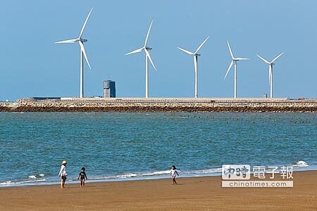 圖為位於彰化縣線西鄉的風力發電機組(黃世麒攝)。