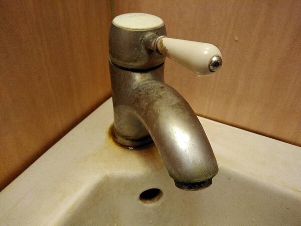 半個高雄明天凌晨2點起停水46小時不等,民眾記得儲水備用。記者王昭月/攝影