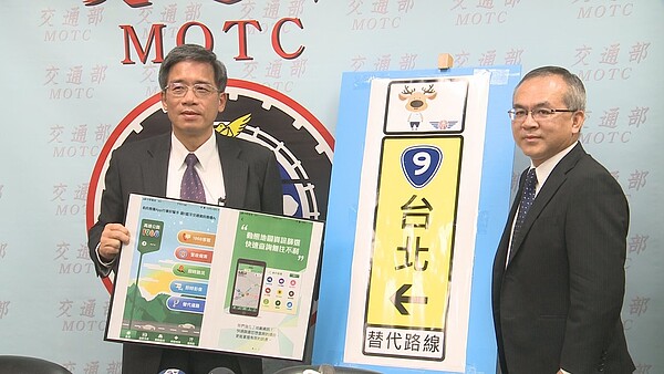 交通部今宣布元旦4天連假交通疏導措施,今年12月29日到31日0時到5時國道夜間全線暫停收費,2019年1月1日0時到10時,國道全線也暫停收費。攝影/記者顏凱勗