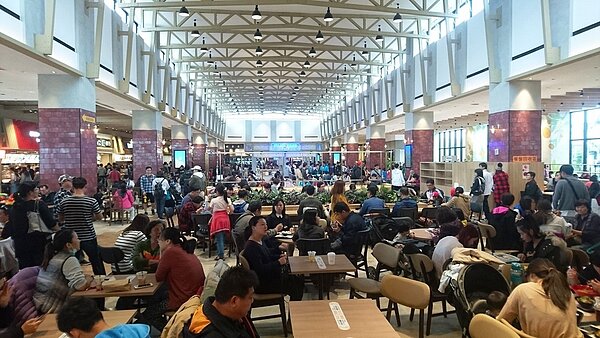 台中港三井Outlet Park是台灣首座海港型購物商城,今天上午10點將正式開幕。記者黑中亮/攝影