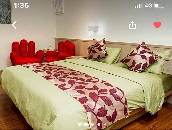 網友在Airbnb看到的高雅房照片。翻攝爆料公社