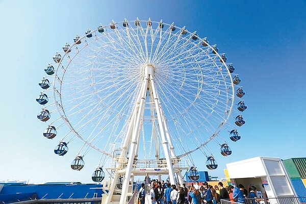 台中港三井Outlet Park是台灣首座海港型購物商城,今天上午10時正式開幕。 記者黑中亮/攝影