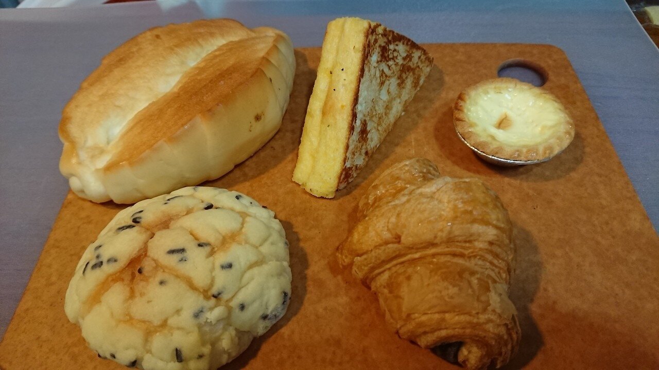 依據高雄徵才行情,麵包師傅依學徒、助理麵包師、二手、三手麵包師等不同工作內容,起薪可從最基本的22K達到39K。記者蔡容喬/攝影