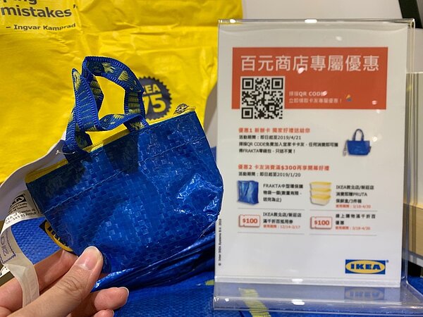 卡友於百元商店消費享限定優惠。記者張芳瑜/攝影