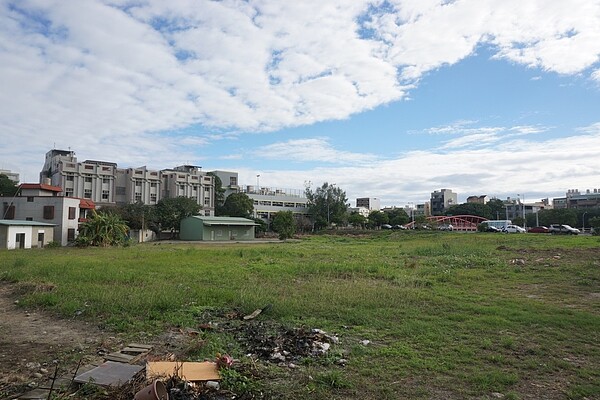 竹北體四用地新建200公尺標準滑輪溜冰場，位於竹北市社崙街(竹北華興宮旁)。記者陳斯穎／攝影 