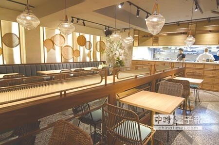 開在台北市東區神旺飯店後巷中的〈baan〉餐廳,裝潢設計有一點點南洋元素與一點點「亞洲式工業風」。圖/姚舜