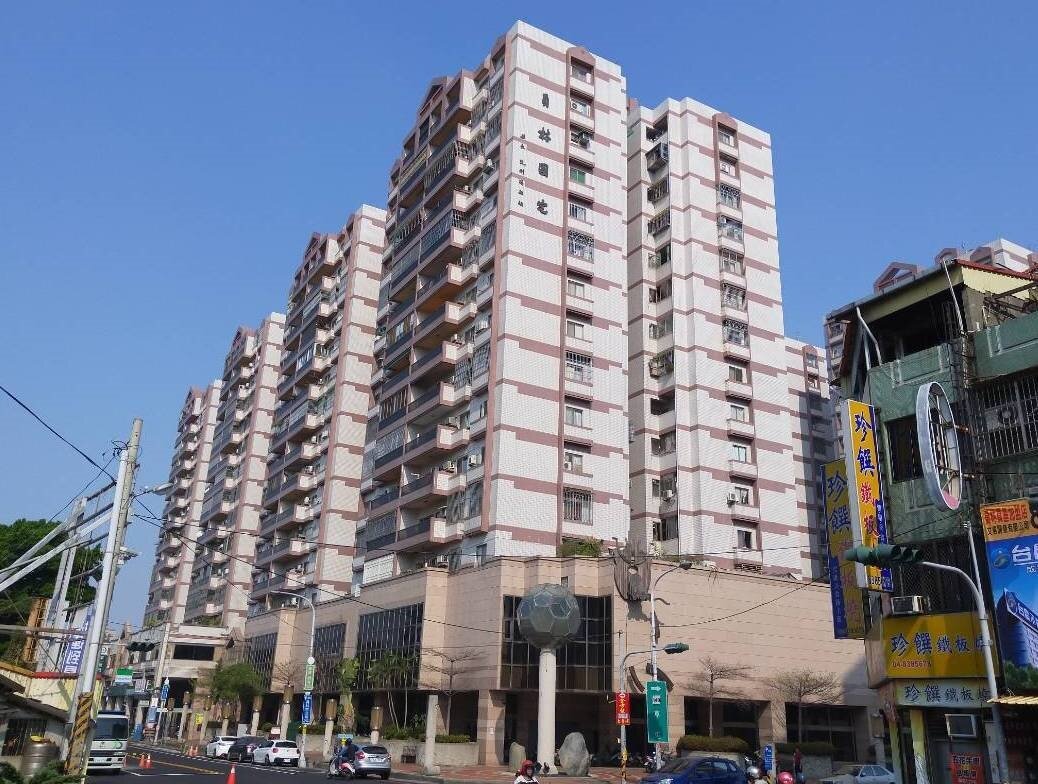 彰化縣員林國宅店鋪買主與管理委員會間一訟再訟，如今管委會被法院判決成立不合法，有關店鋪的決議也無效。 記者何烱榮／攝影