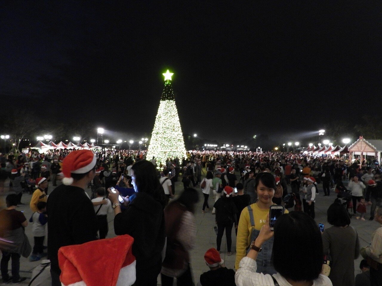 奇美博物館今晚點燈活動吸引大批民眾參觀。記者周宗禎／攝影