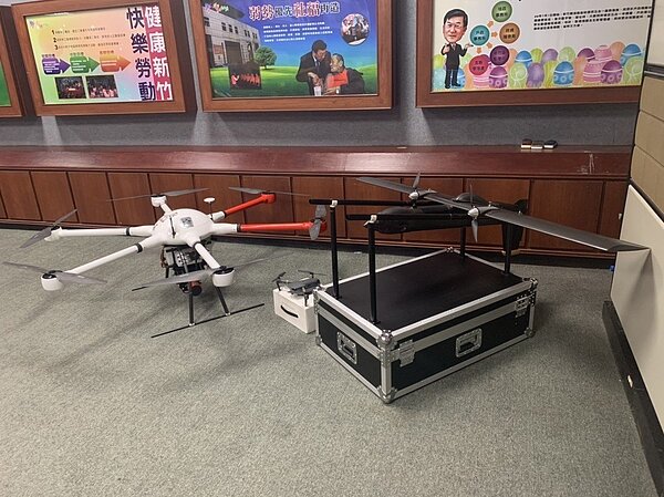 中華科技大學獲教育部補助,以無人飛機創新技術, 協助新竹縣政府環境監測。 記者陳斯穎/攝影