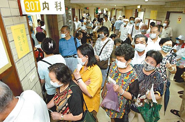 申報所得稅,醫藥費支出如已受領保險給付,不得申報扣除。 圖/聯合報系資料照片