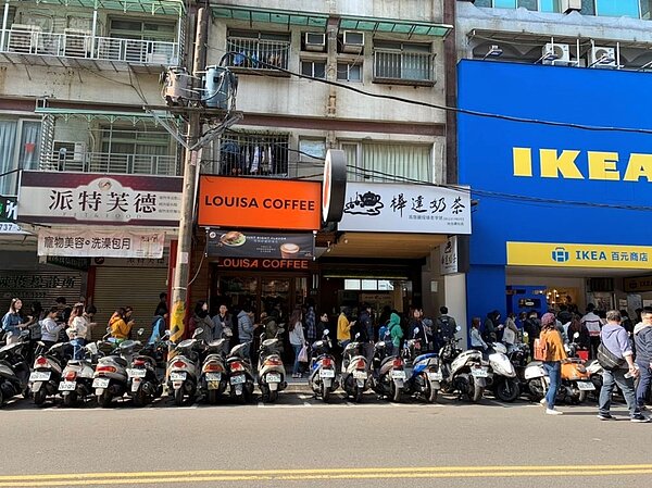 ikea百元商店大排長龍