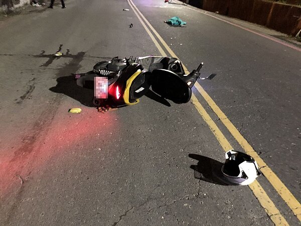 消防員李姓男子騎機車經新北市汐止區一處修補路段,自摔昏迷住院,警方查出現場路面刨除尚未重鋪,本月已發生4件機車自摔。記者李奕昕/翻攝