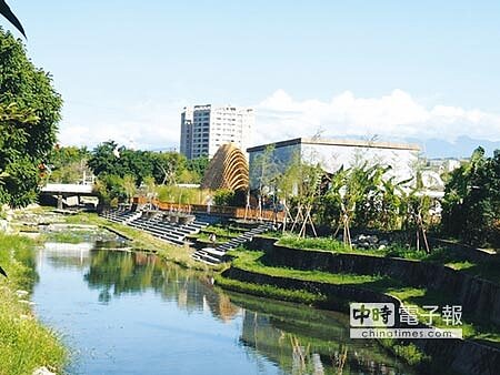 位於豐原區葫蘆墩公園的楷模創生館，緊鄰最熱門的足跡館，是臺中花博熱門景點之一。圖／陳至雄 